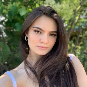 Meet your Posher, Maya